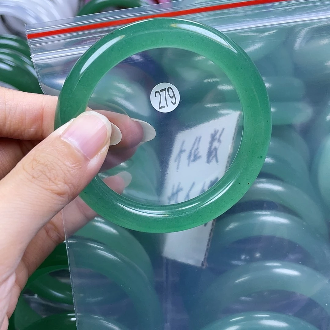 【闪购商品】未镶嵌手镯石英岩玉5556
