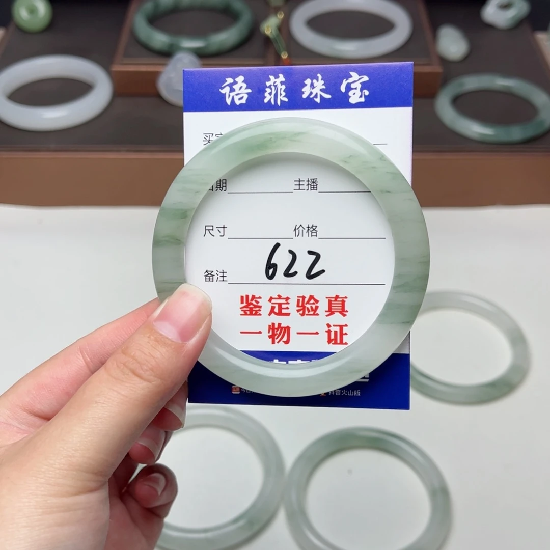 石英质玉手镯未镶嵌笑**暖