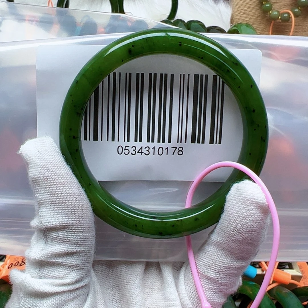 和田玉未镶嵌手镯包容