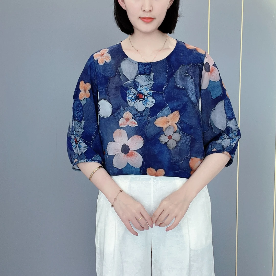 一抹幽蓝2025新款圆领半袖轻奢高定中老年女士显瘦减龄上衣小衫