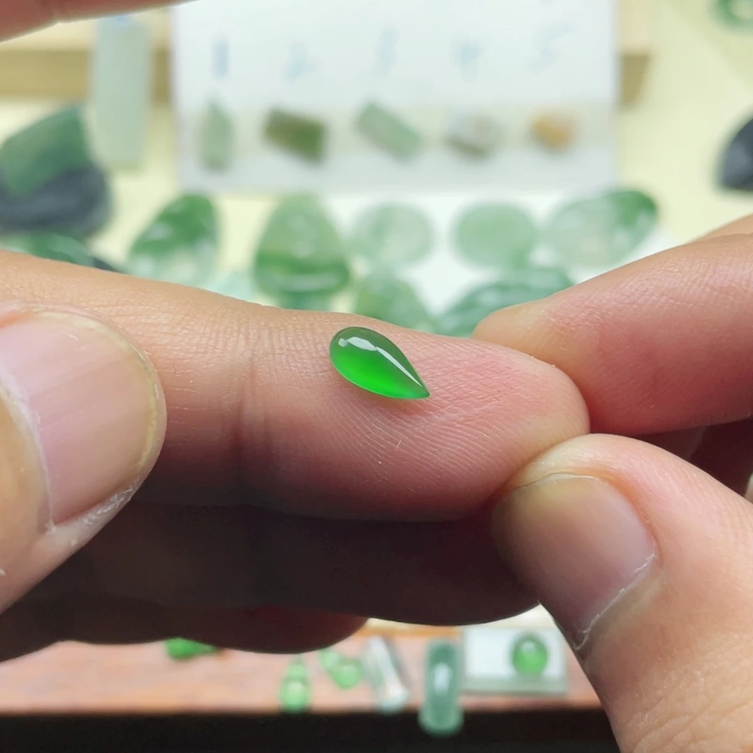 唯***一翡翠未镶嵌颈饰翡翠