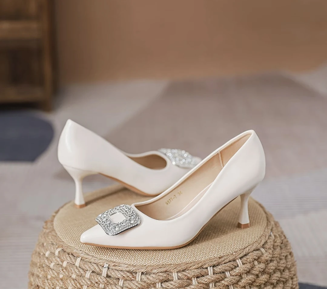 2025·百搭白色高跟鞋女不累脚法式水钻细跟