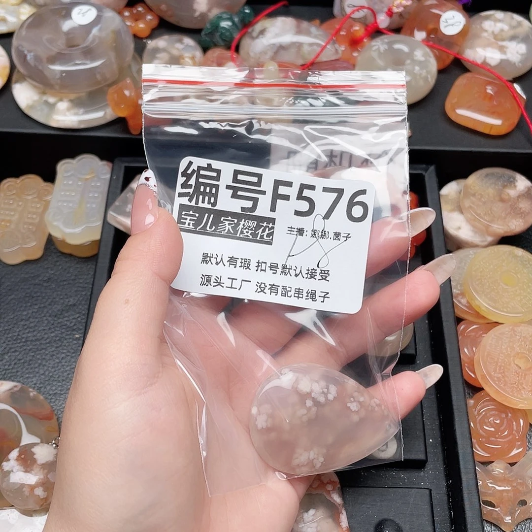 玛瑙/玉髓颈饰银S925镀金镶嵌小***利