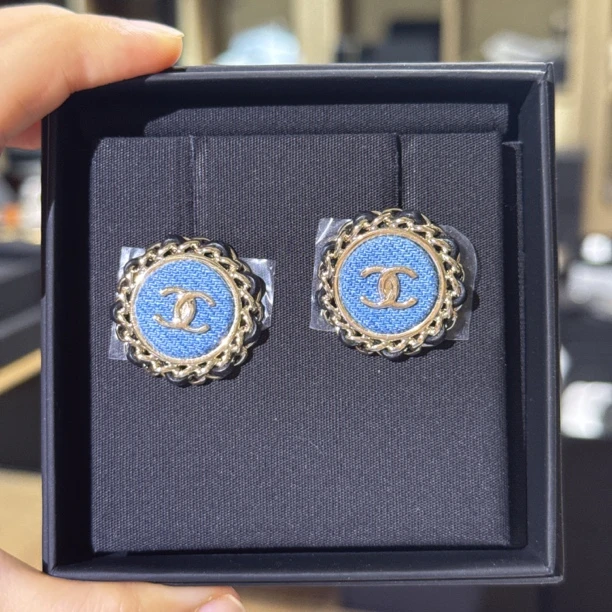 未使用 Chanel/香奈儿 澳海贝/牛仔皮穿链圆形耳钉
