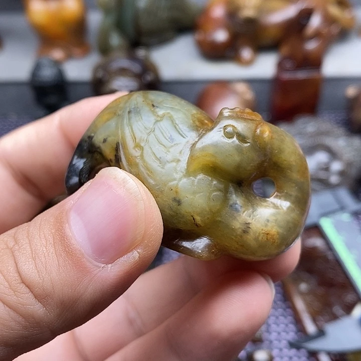 未镶嵌蛇纹石玉颈饰