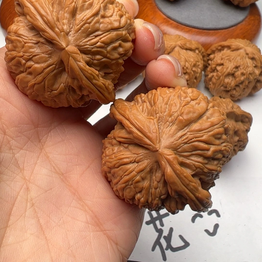 文玩核桃吊坠白狮子42