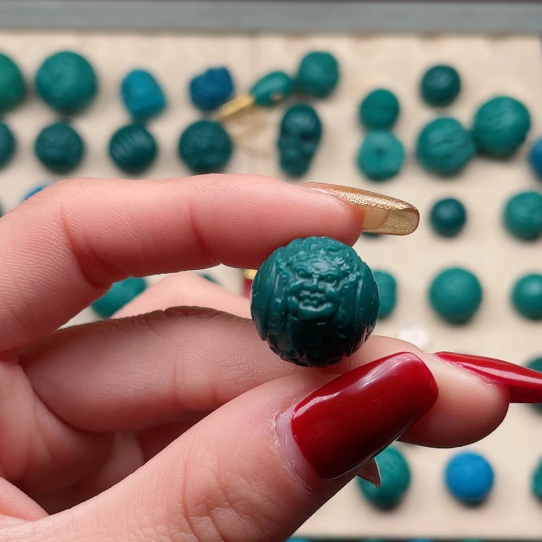 【闪购商品】玻璃颈饰地狱色黄财神16左右一个