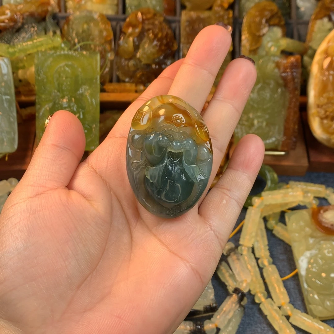 蛇纹石玉未镶嵌颈饰