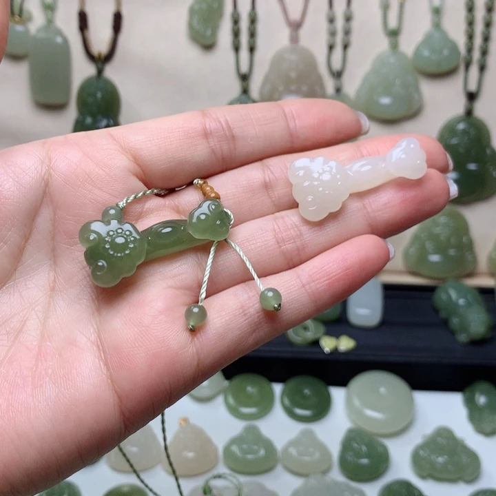 和田玉吊坠未镶嵌薄****^