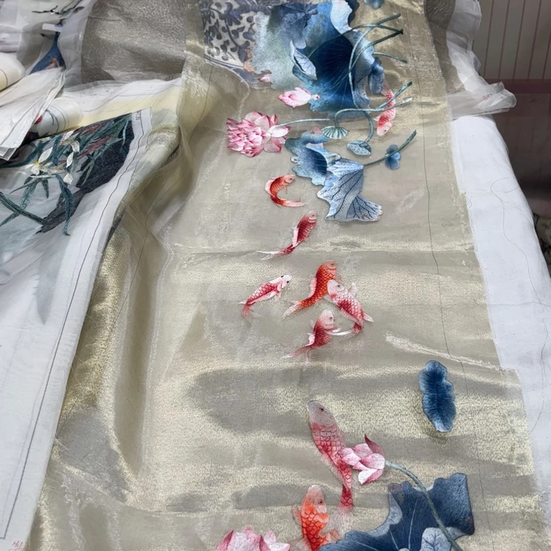 织绣莲**水纯手工制作的一款