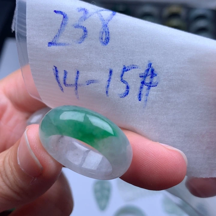 肖***潇翡翠未镶嵌戒指戒圈
