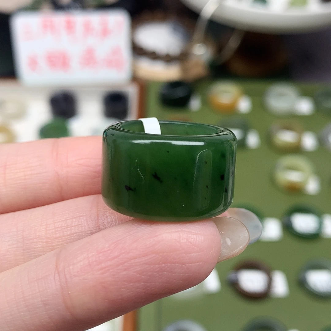 未镶嵌戒指和田玉