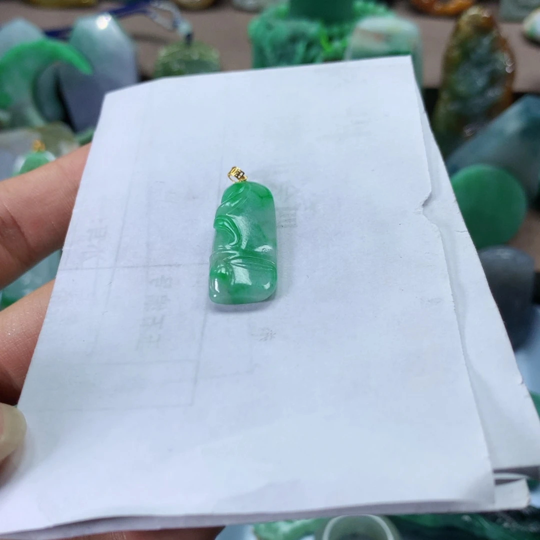 翡翠未镶嵌颈饰翡翠