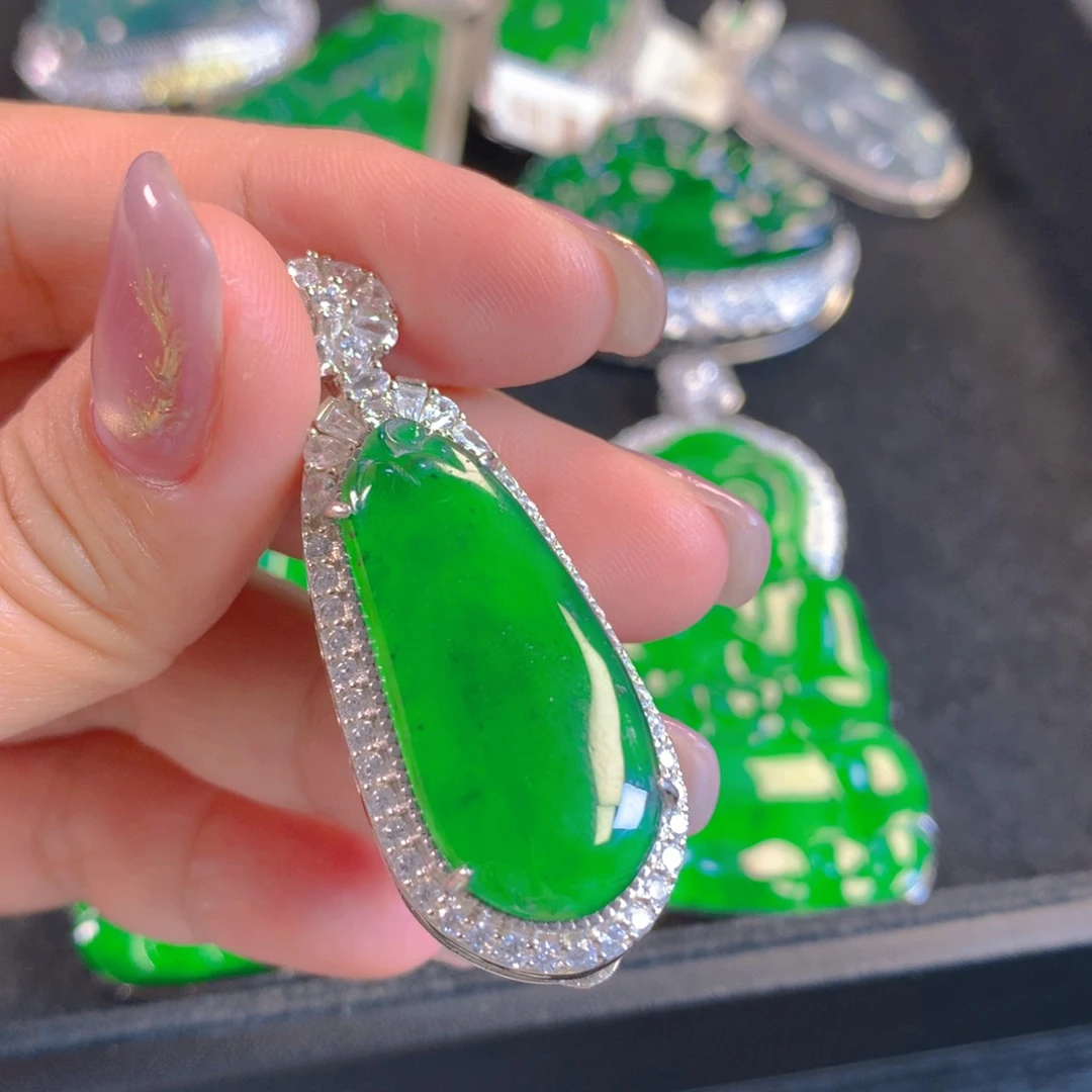 翡翠颈饰银S925镶嵌翡翠