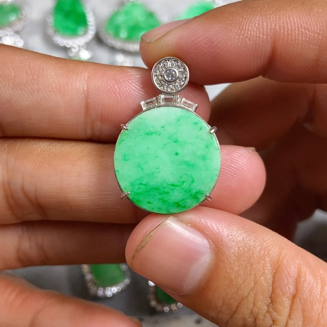 颈饰未镶嵌翡翠圆牌