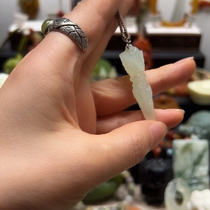 蛇纹石玉未镶嵌吊坠