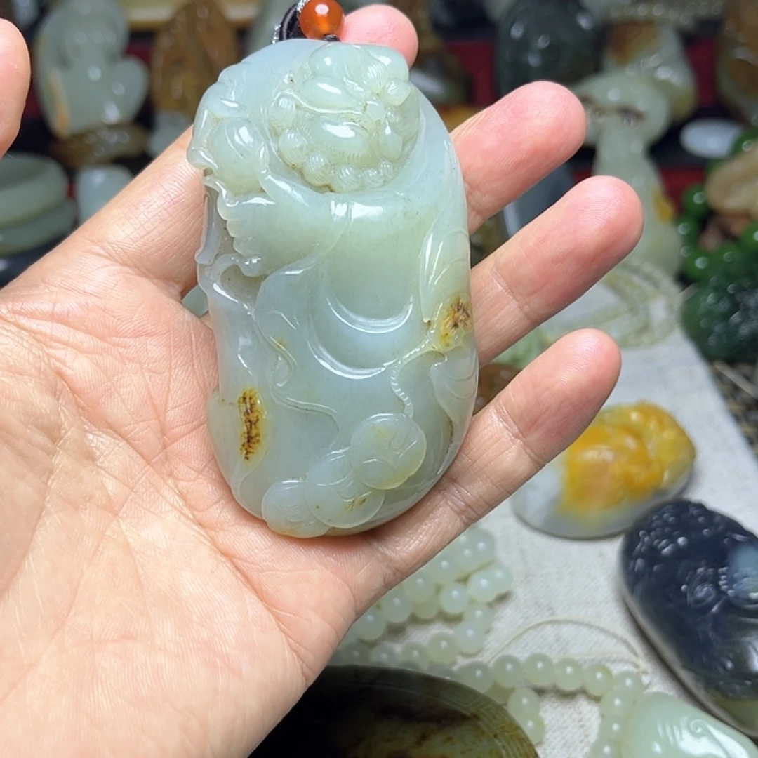 布***颜未镶嵌和田玉把件
