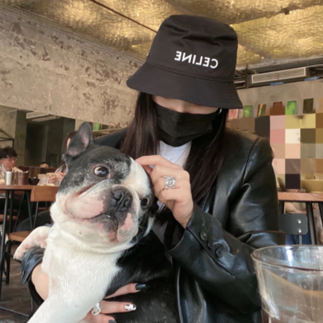 99新 Celine/思琳 aa234/字母logo黑色渔夫帽 M码