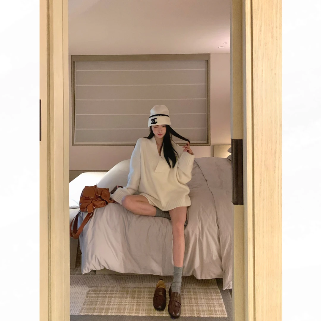 老钱jennie同款毛衣女秋软糯V领针织衫短裤上衣氛围感两件套