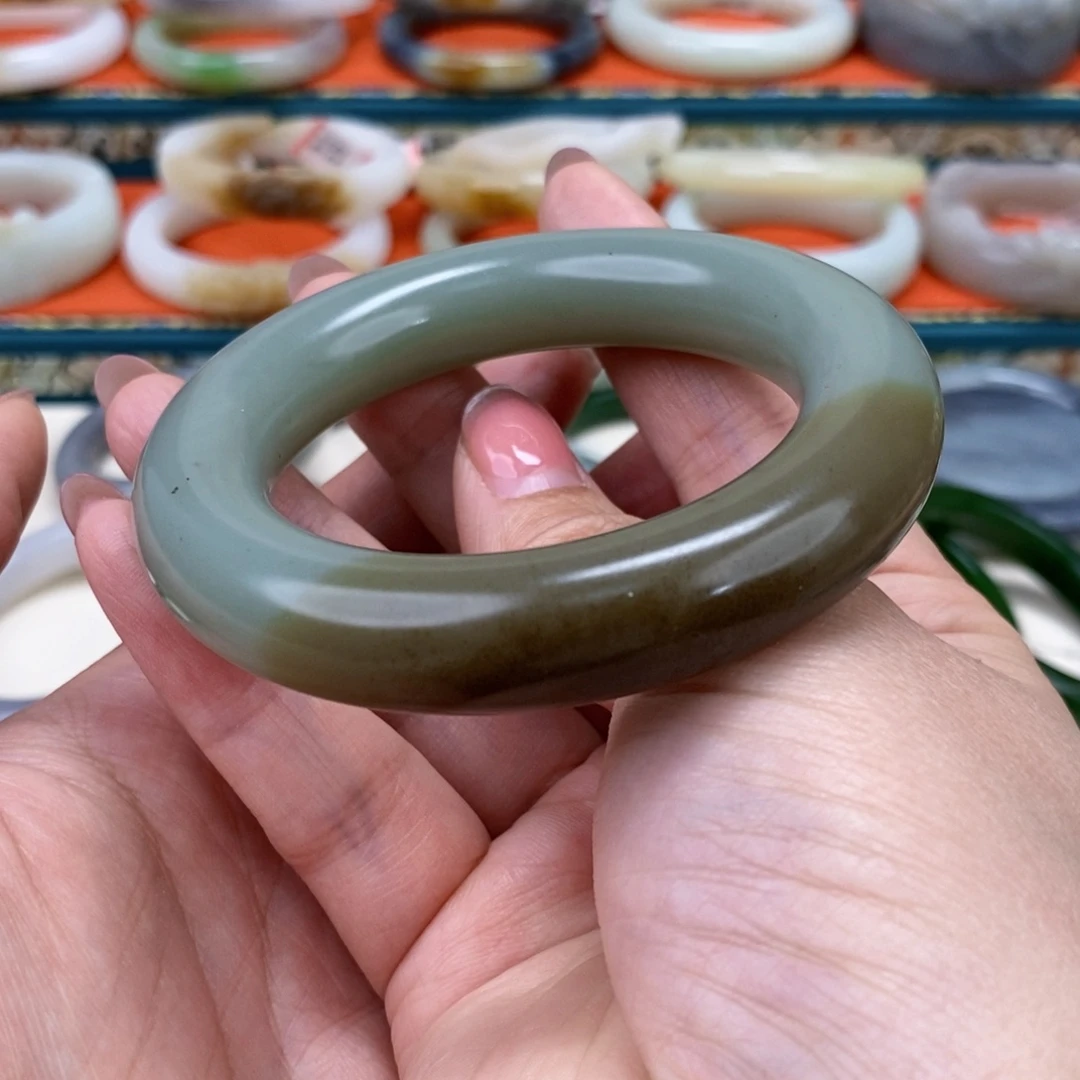 和田玉手镯未镶嵌星*