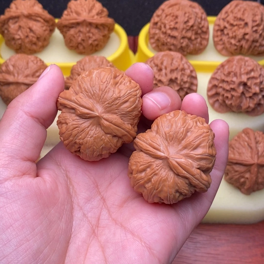 文玩核桃把件毕业大元宝41