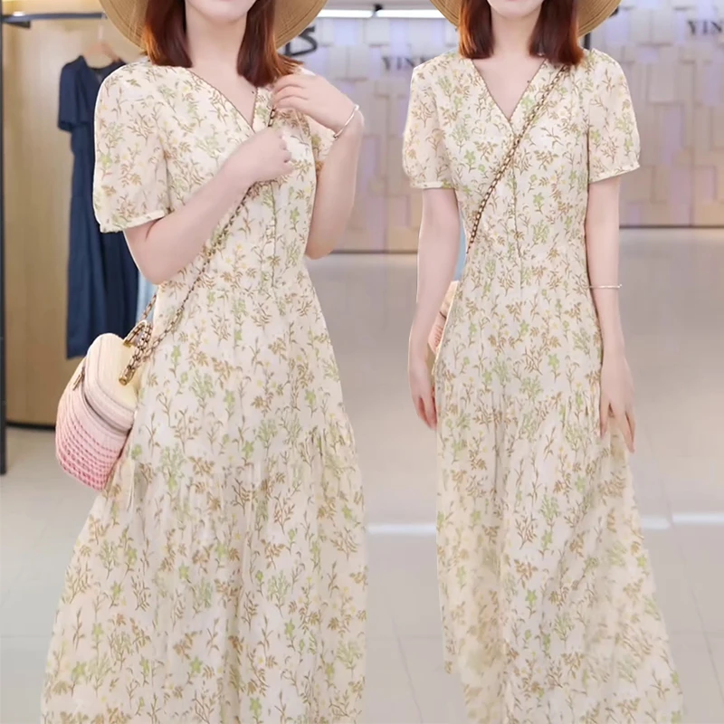 2025夏季新款碎花连衣裙法式高级感轻奢气质泡泡袖v领显瘦长裙子