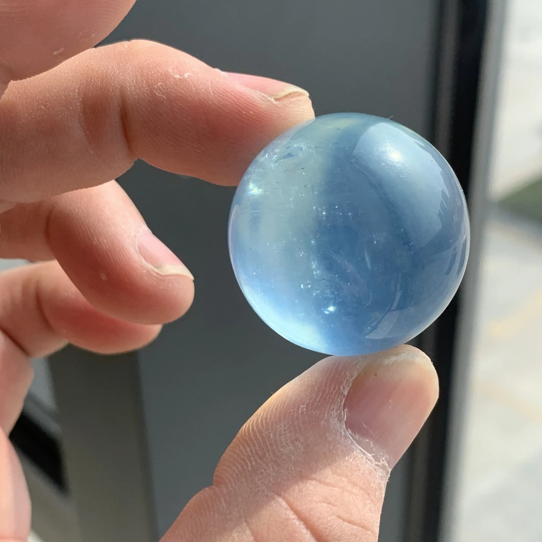 天然海蓝宝球30毫米直径高冰透大颗粒海蓝宝石球摆件