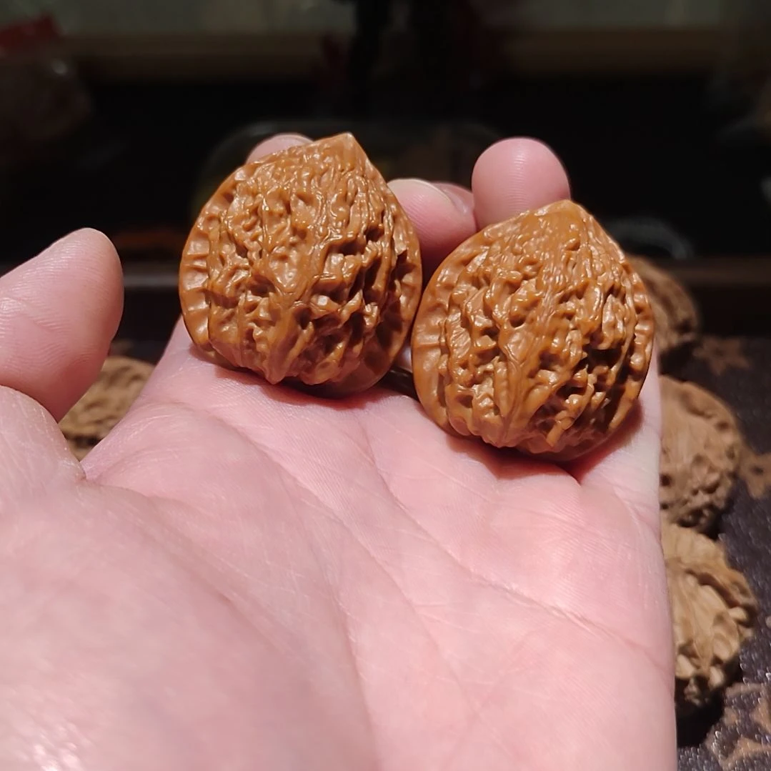 文玩核桃吊坠36金牛