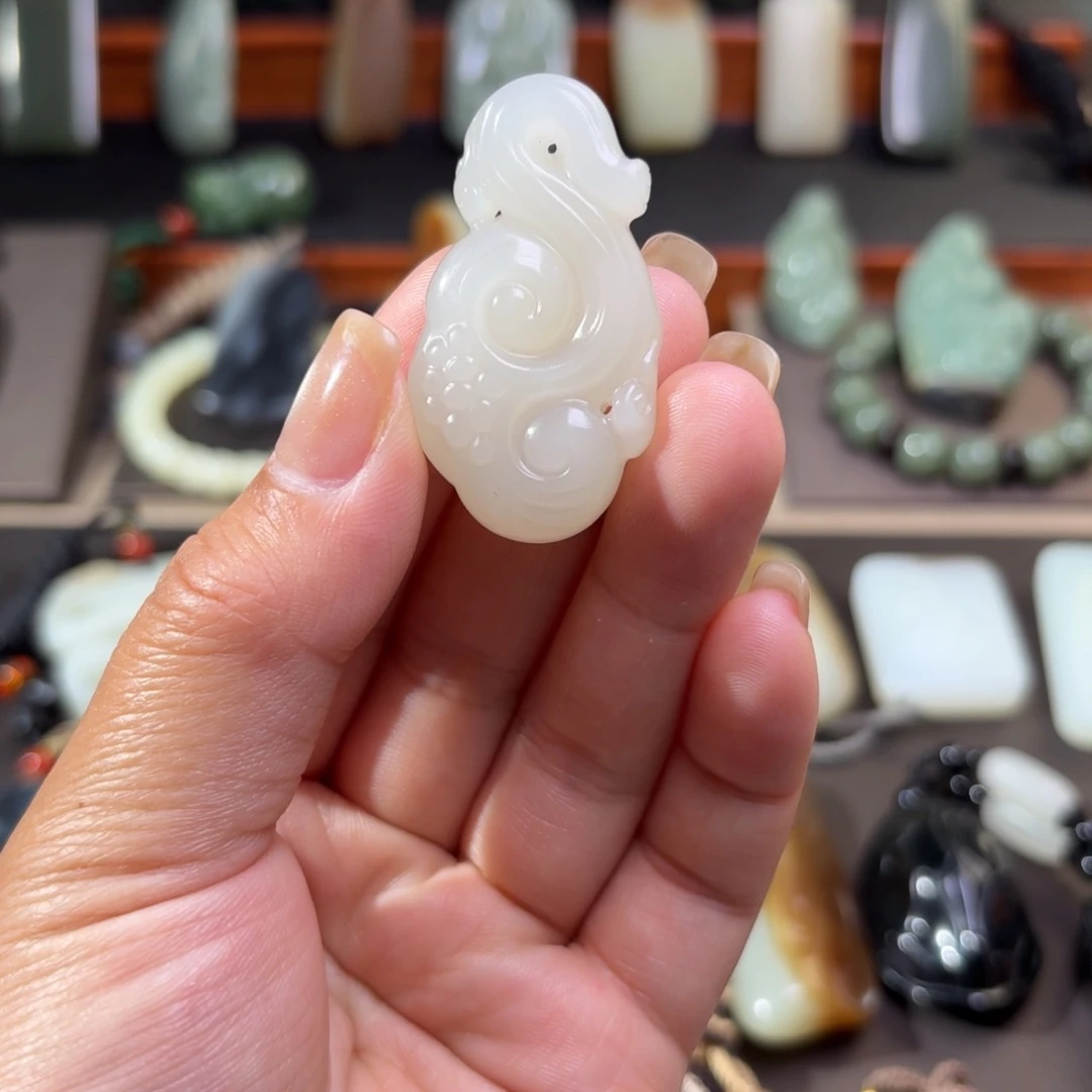 和田玉未镶嵌挂件如意吊坠