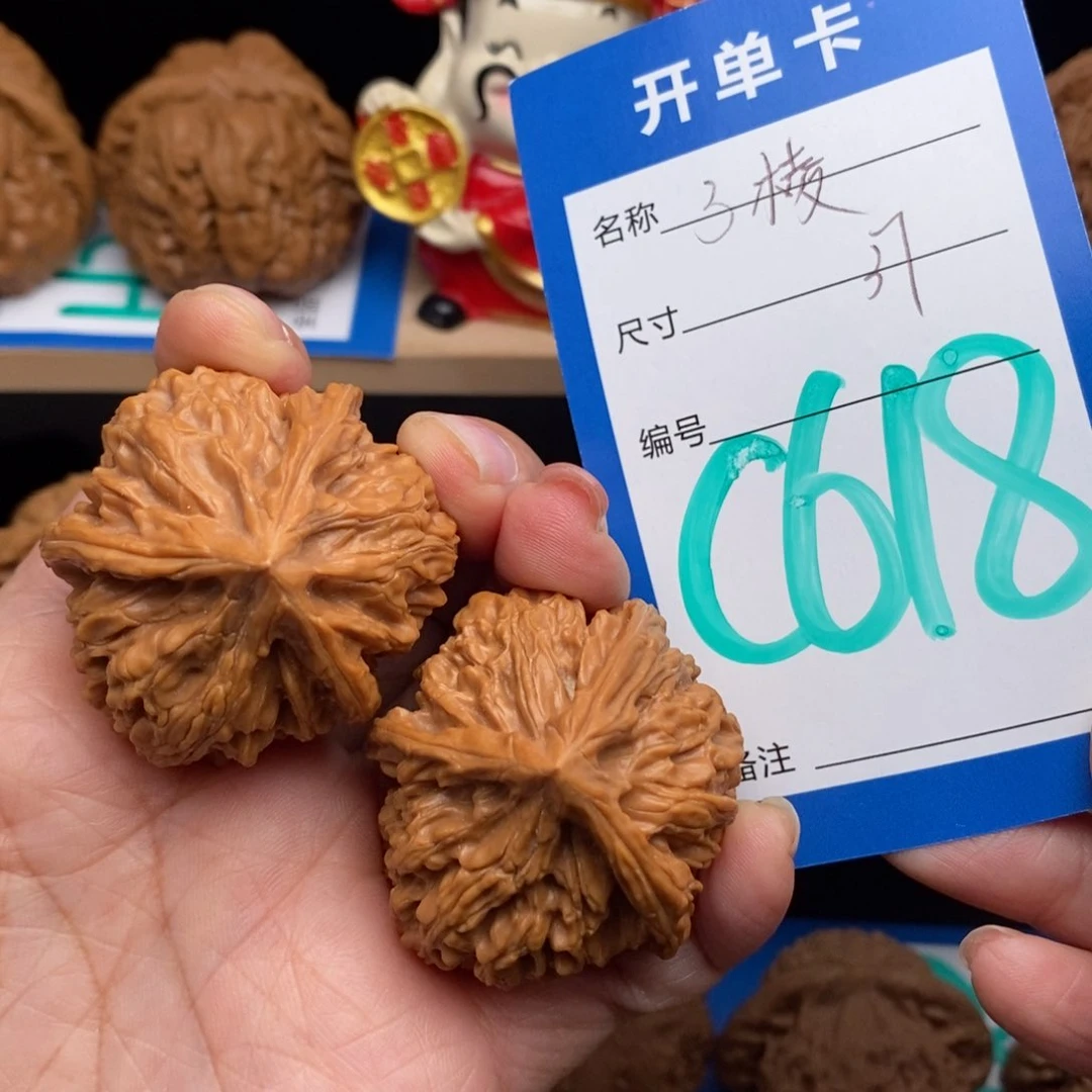 文玩核桃吊坠三棱核桃