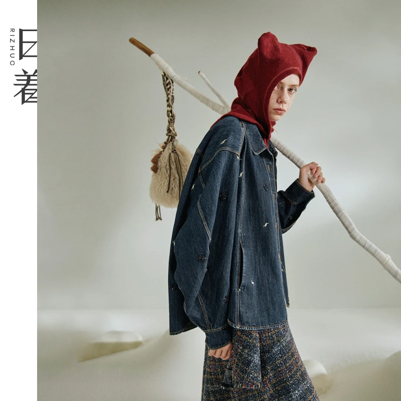日着趣雪怪牛仔衬衫外套2025秋季新款女装刺绣时尚上衣RD8138C0