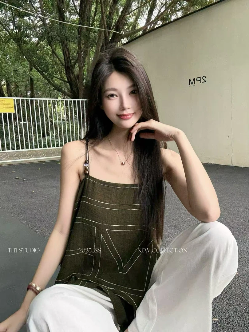 TITI - STUDIO“绿野仙踪”设计感复古印花吊带上衣白色休闲抽绳裤