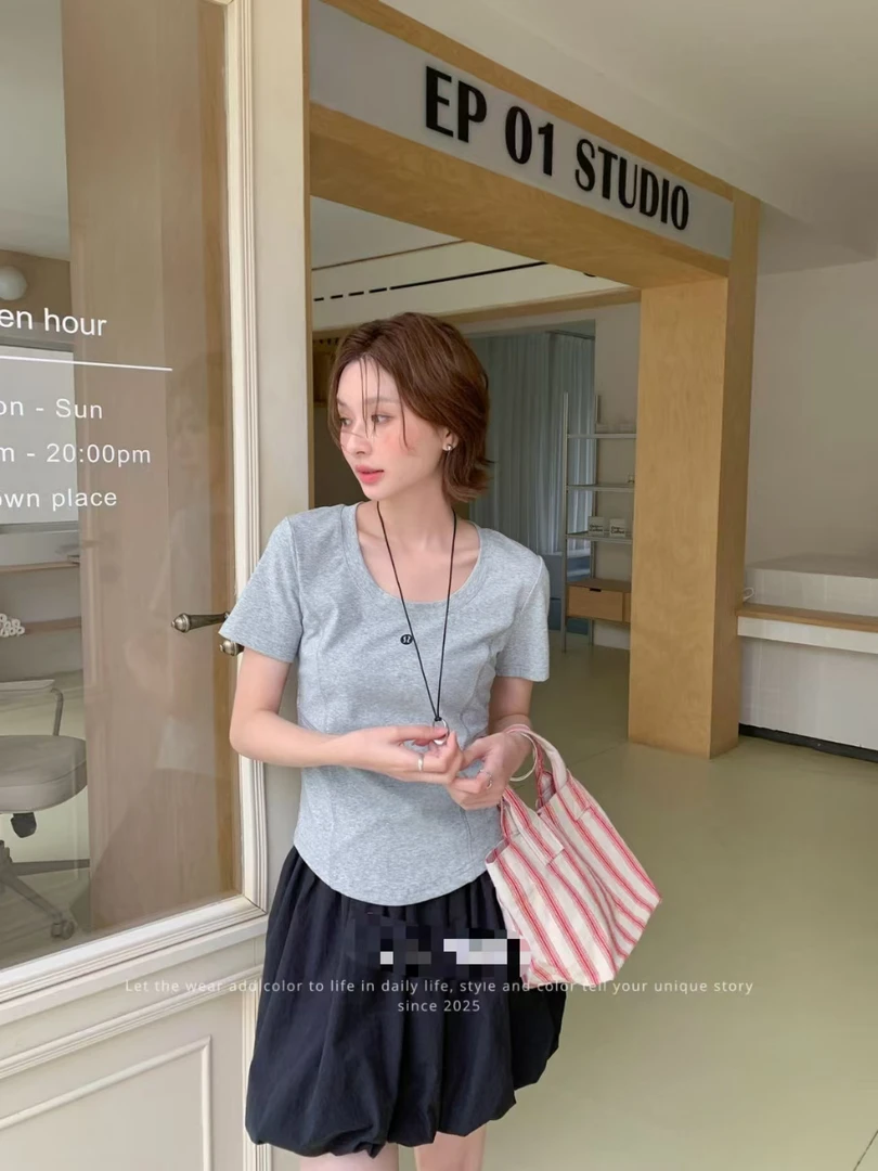 美美推荐 25909夏季新款简约风U领纯色显瘦上衣女休闲百搭短袖T恤