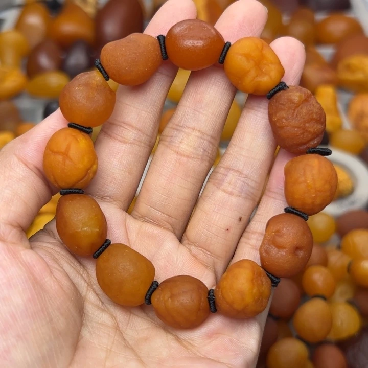 琥珀未镶嵌颈饰天然蜜蜡