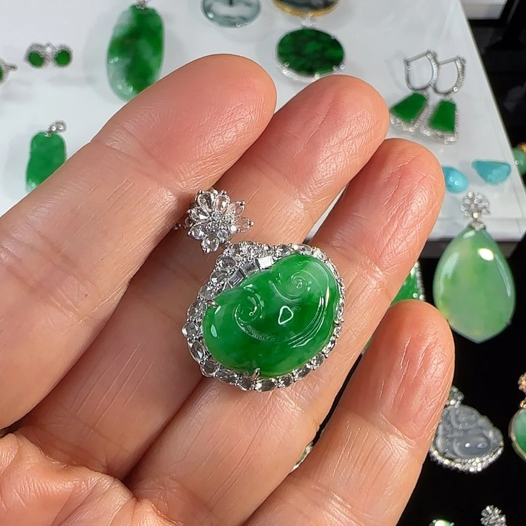 翡翠18K金镶嵌颈饰