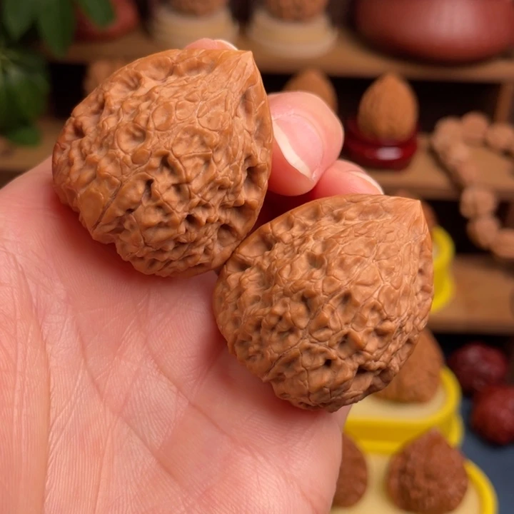 文玩核桃把件蛇王一抹红36