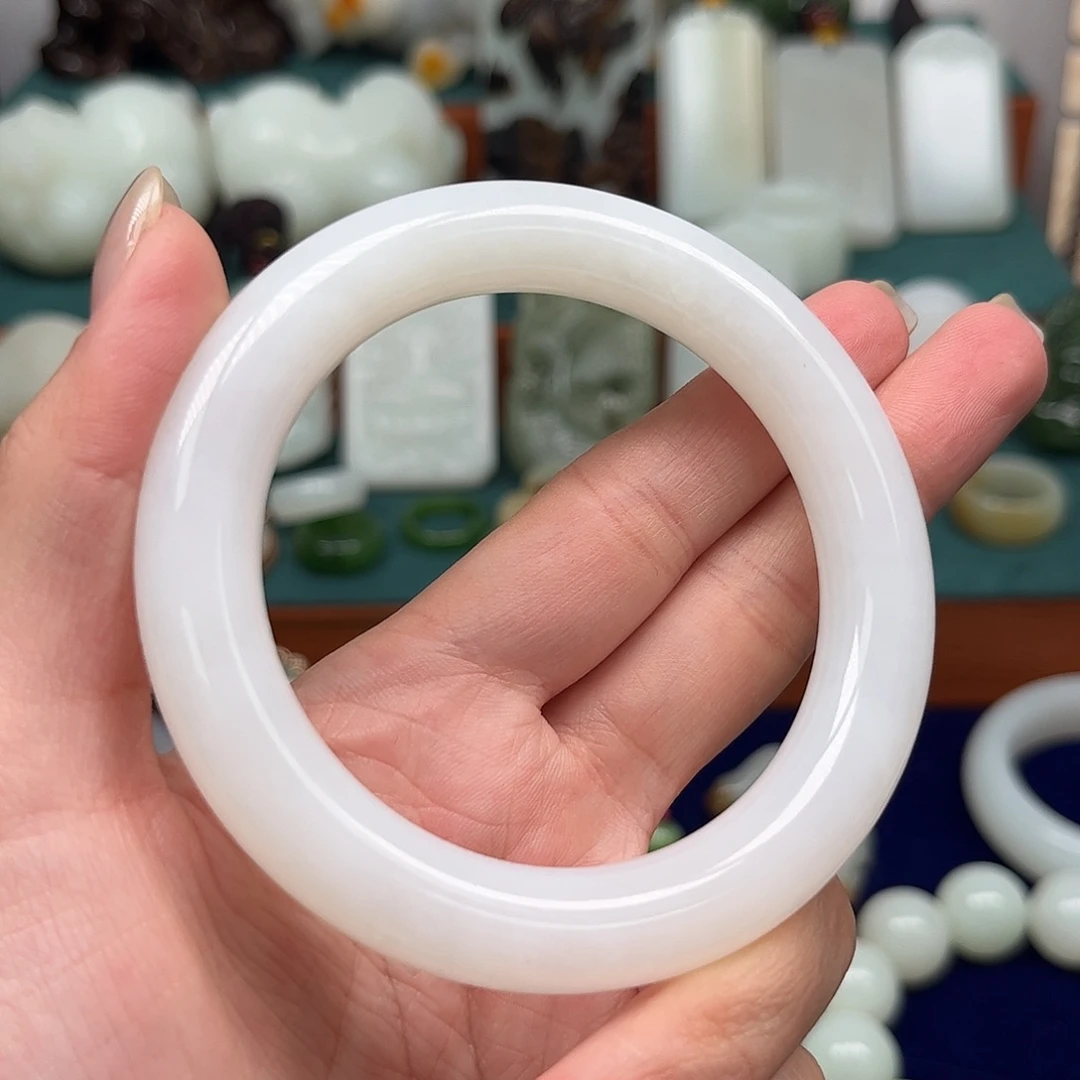 和田玉未镶嵌手镯