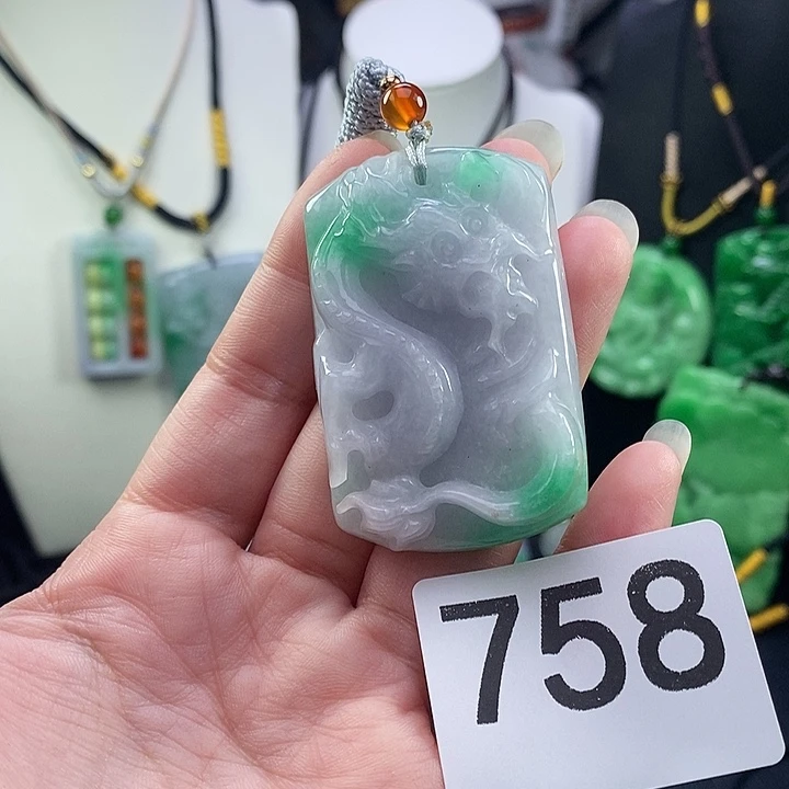 翡翠未镶嵌吊坠(赠链)