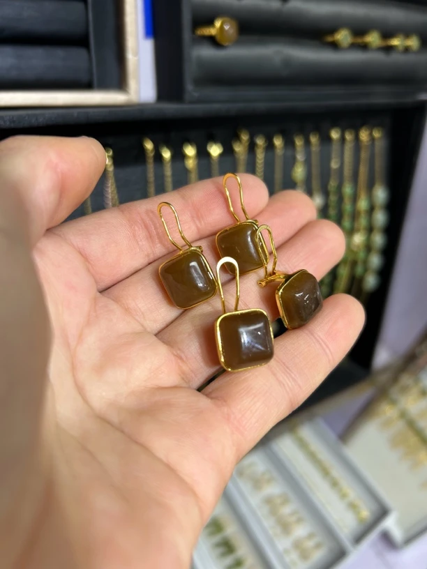 和田玉金山糖1.2方糖耳扣款925银 颜色多样性发货拍一发一