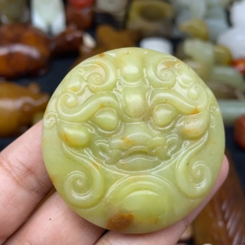 未镶嵌蛇纹石玉颈饰60