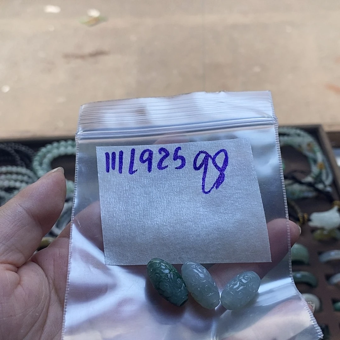 未镶嵌定制翡翠傻*猪