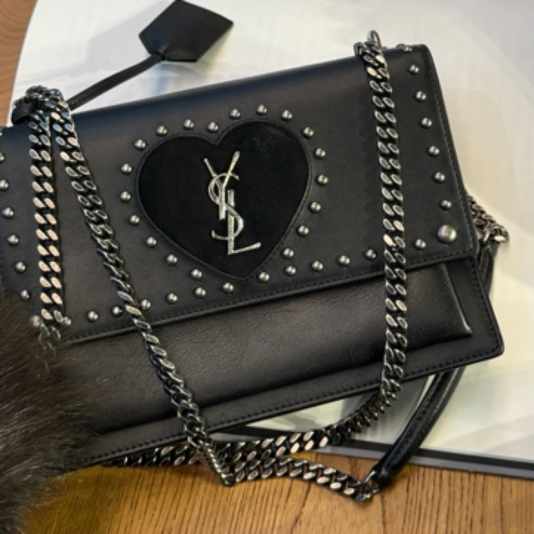95新 YSL/圣罗兰 YSL 黑色爱心铆钉链条包/H0013305