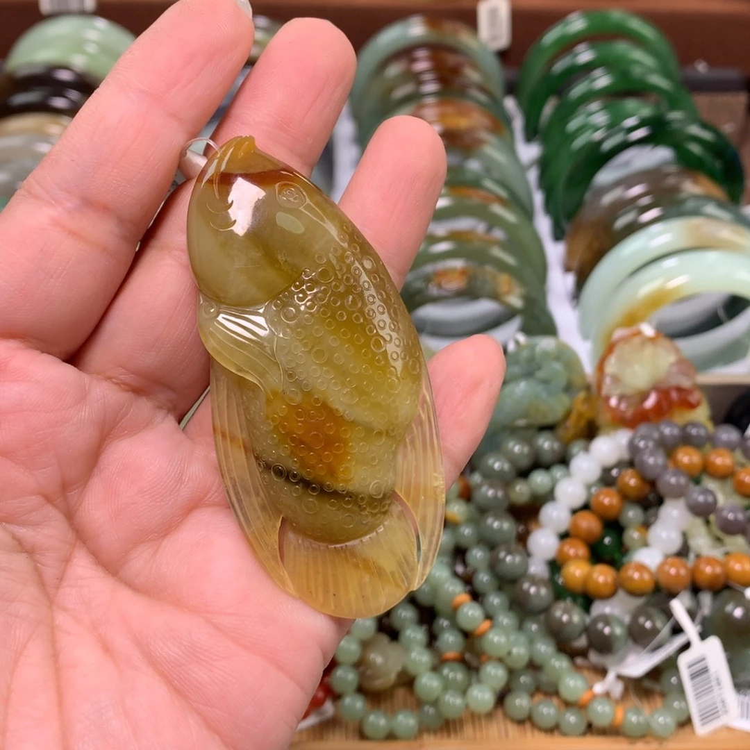 未镶嵌岫玉颈饰鱼