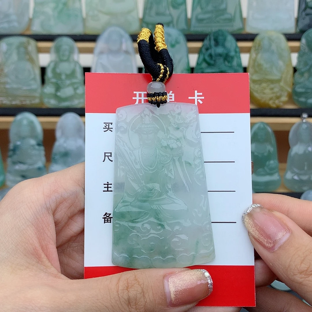 一****翡翠未镶嵌颈饰虚空藏