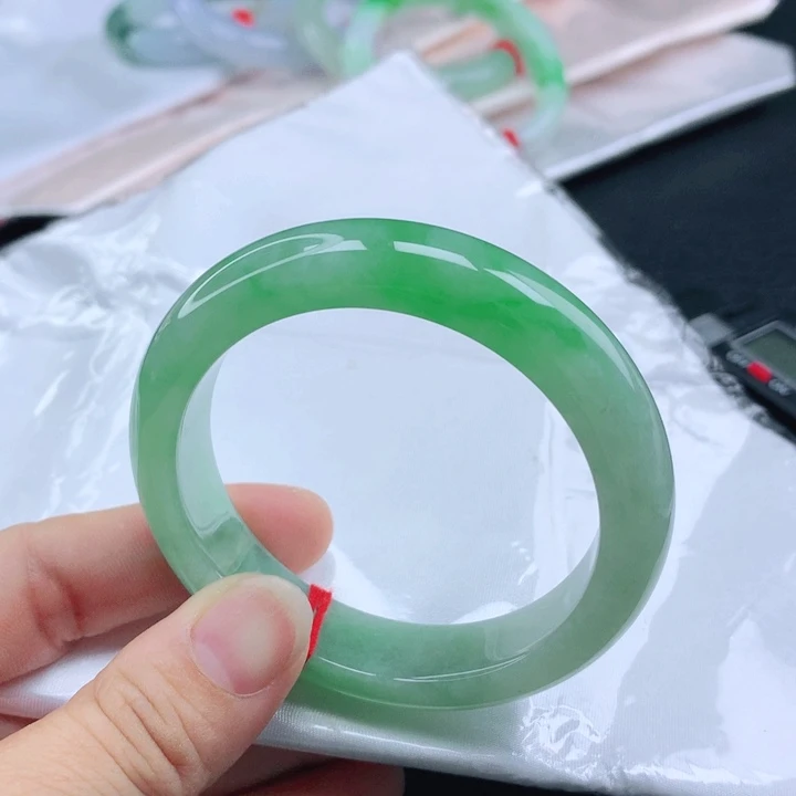 翡翠未镶嵌手镯53冰绿翡翠手镯