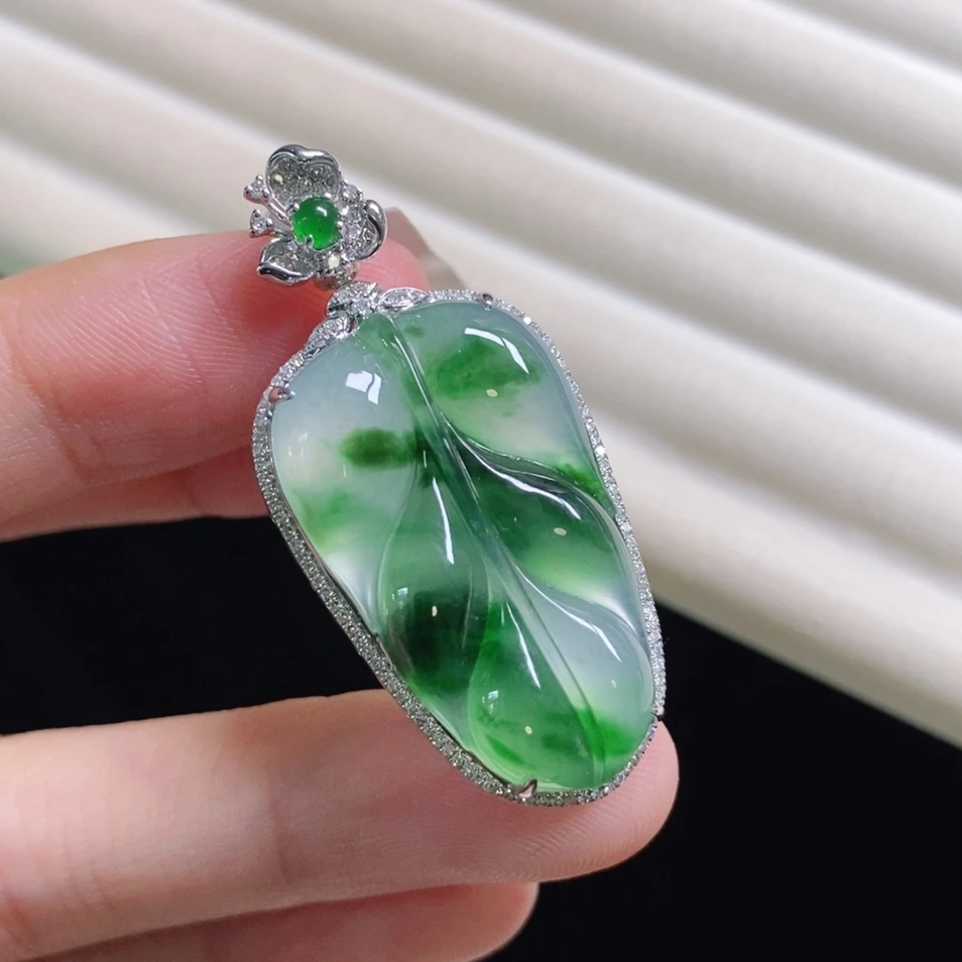 翡翠颈饰18K金镶嵌叶子