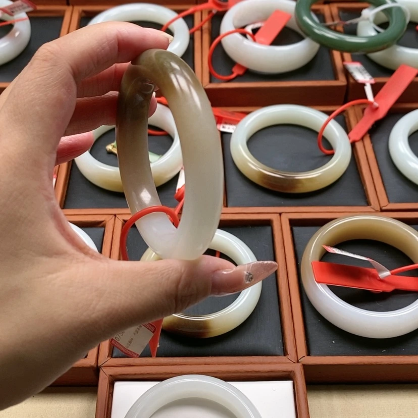 【闪购商品】未镶嵌手镯和田玉