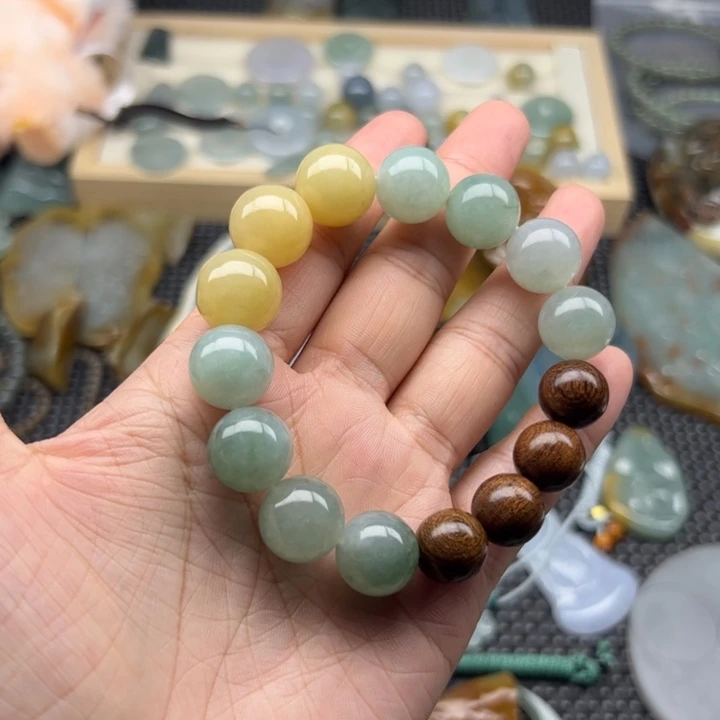 翡翠未镶嵌颈饰珠子