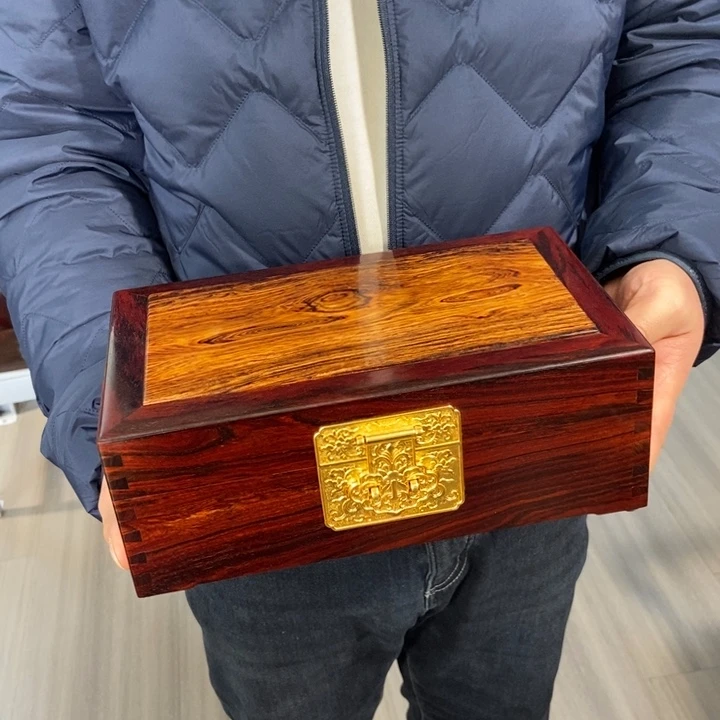 檀香紫檀（小叶紫檀）嵌黄花梨面文盒