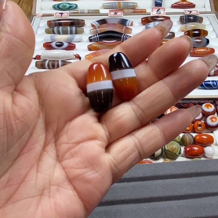 玛瑙/玉髓颈饰合金快**忧